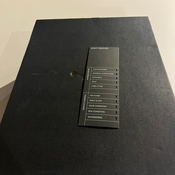 Jordan 1 Men’s Royal Navy and Black Sneakers - Picture 8 of 9